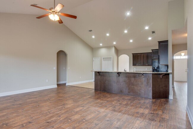 Building Photo - Spacious 4-Bedroom Home - Winners Gait