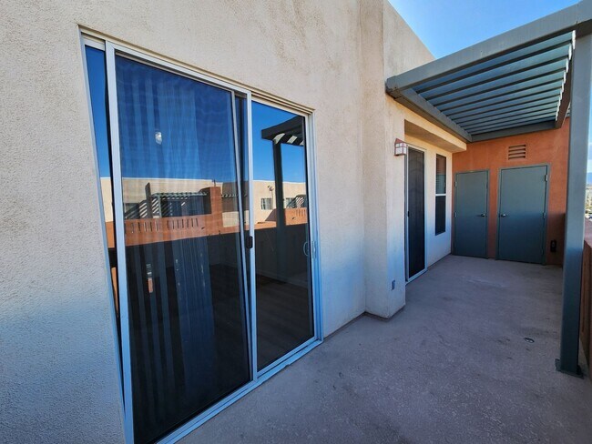 Building Photo - 35 E Agate Ave