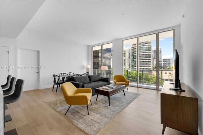 Building Photo - 2678 Tigertail Ave