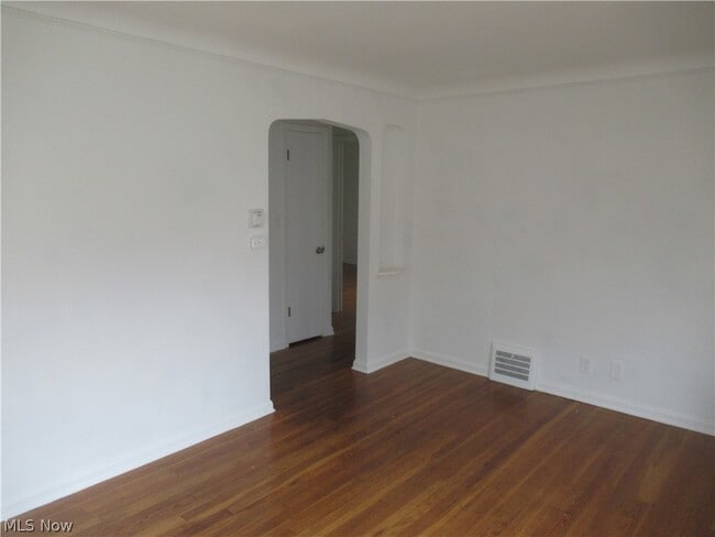 Building Photo - 86 Cowles Ave