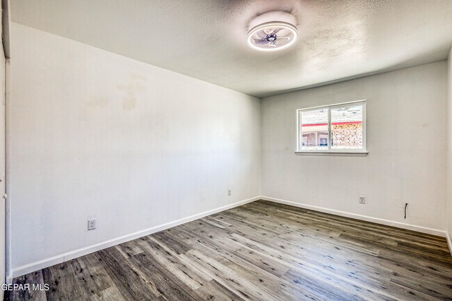 Building Photo - 3010 Barkarian Pl