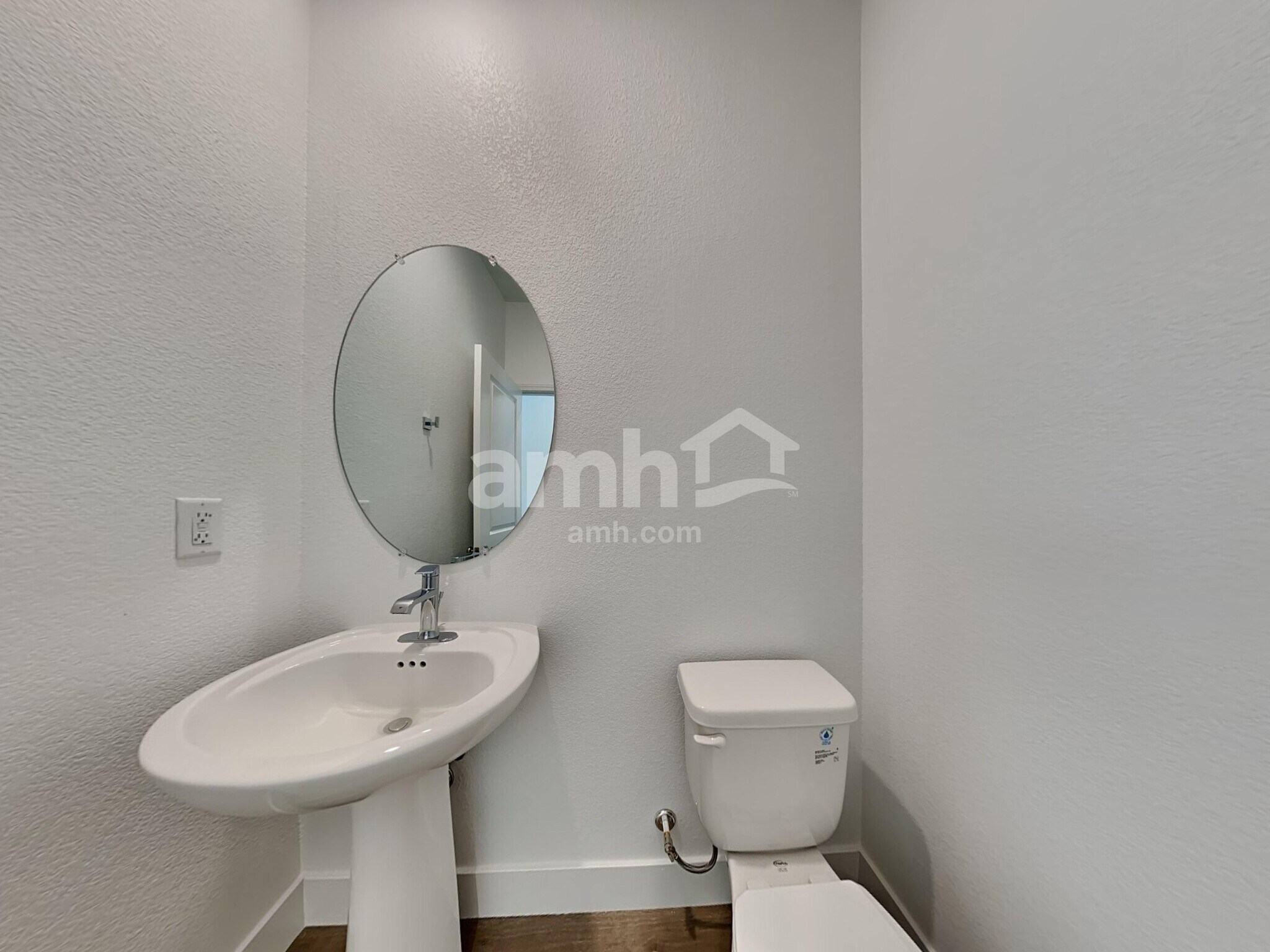 Building Photo - 5856 Vaes Dothrak St