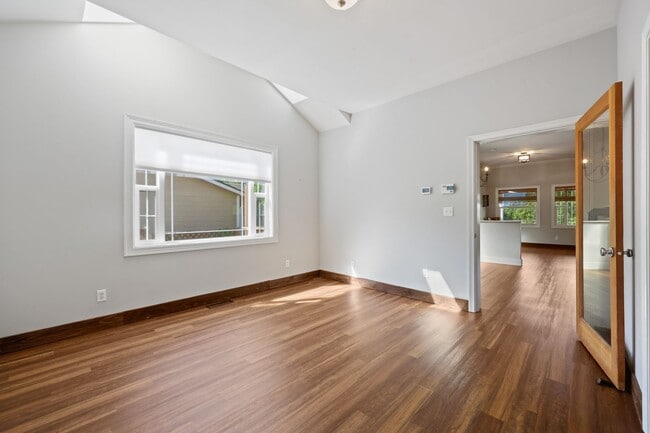 Building Photo - 2720 Sq. Ft. Character Home in downtown Ol...