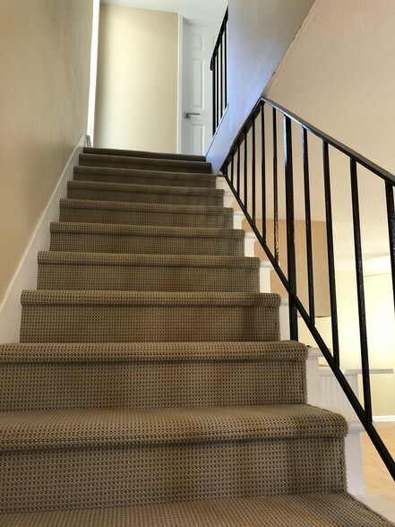 Building Photo - 2525 Sir Francis Drake Blvd