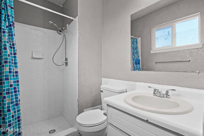 Building Photo - 5712 Longview Dr