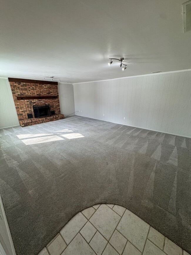 Building Photo - 1550 Tartan Ln