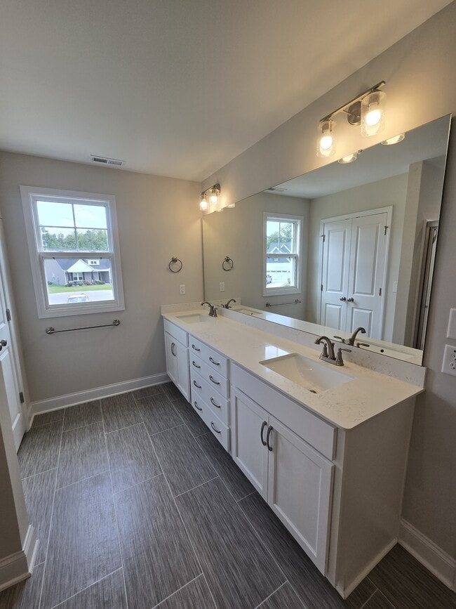 Building Photo - 463 Jackson Pond Dr