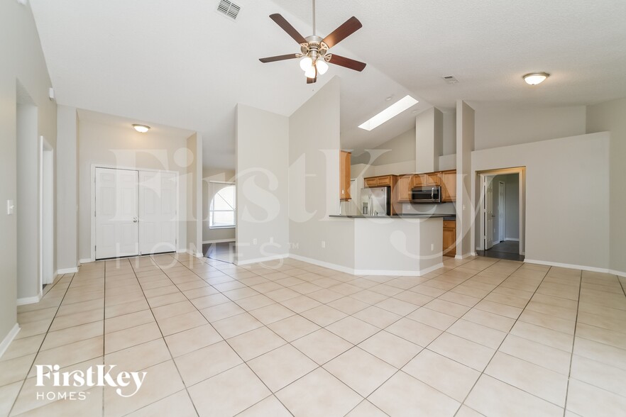 Building Photo - 839 Mendoza Dr