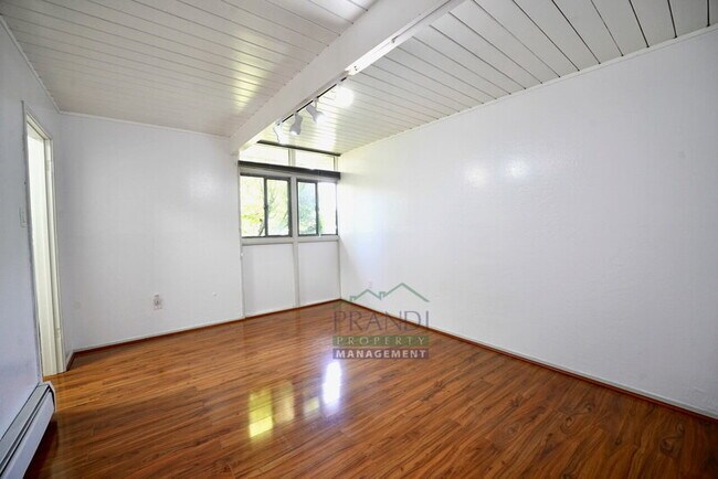 Building Photo - 955 Las Ovejas Ave