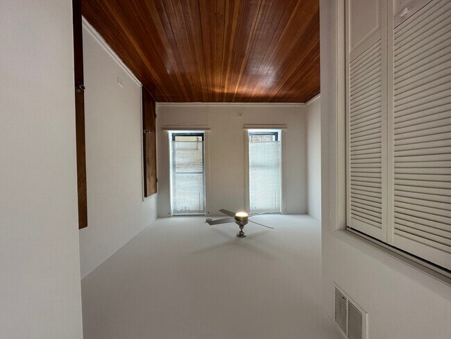 Building Photo - 1302 N Cleaver St