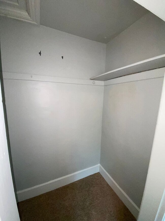 Building Photo - Newly Updated 2 Bedroom