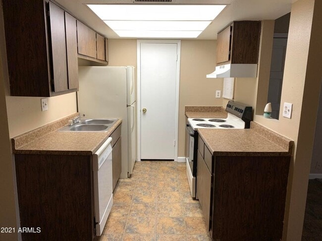Building Photo - Nice 2 Bedroom in  Phoenix