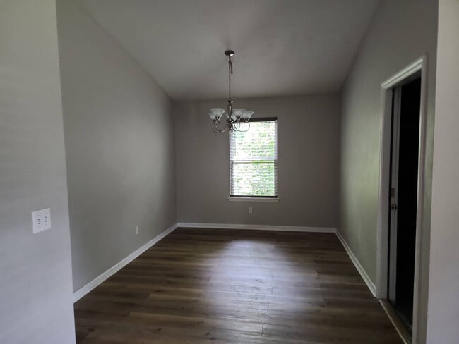 Building Photo - 59 Concord Rd