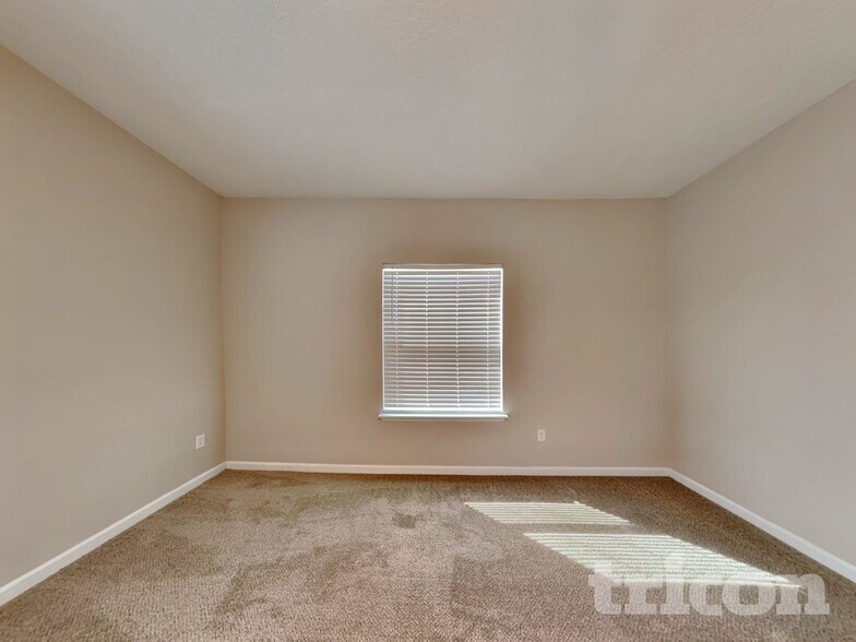 Building Photo - 124 Bloomfield Wy