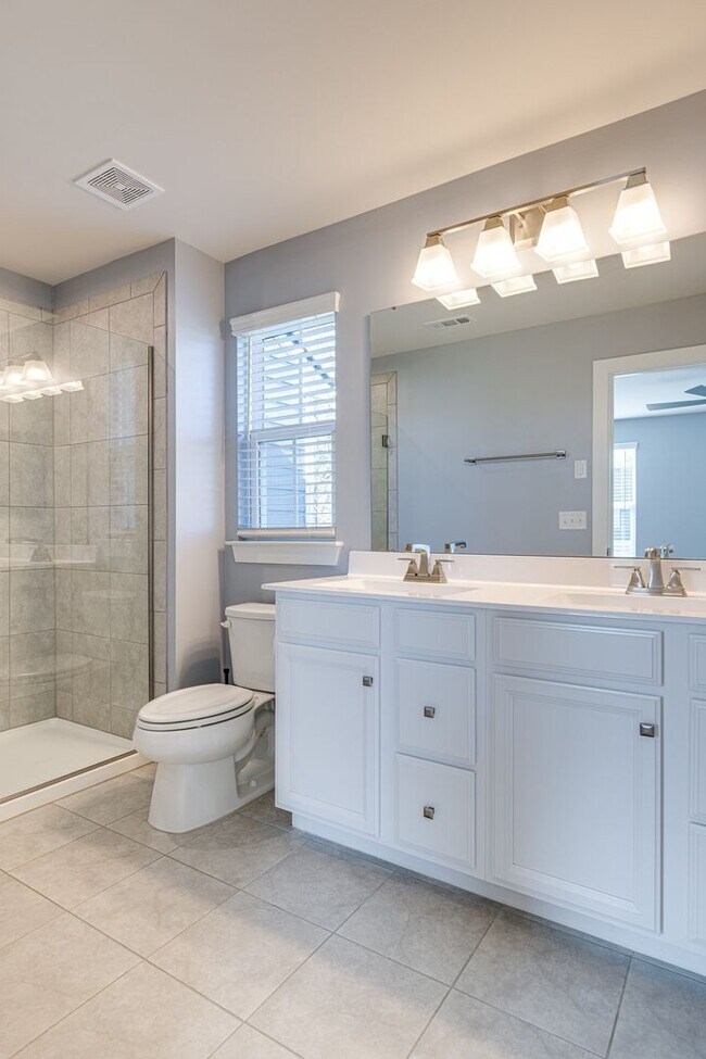 Building Photo - Brentwood Home For Lease