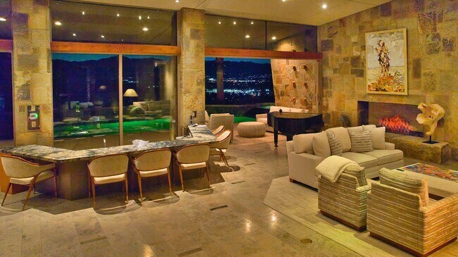 Building Photo - 9 Rockcrest