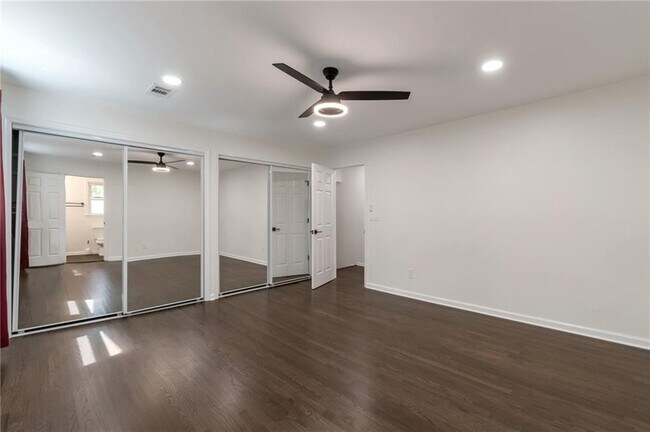 Building Photo - 3480 Tanbark Ct NE