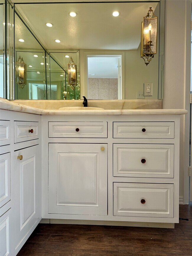 Building Photo - 17511 Possums Run Dr