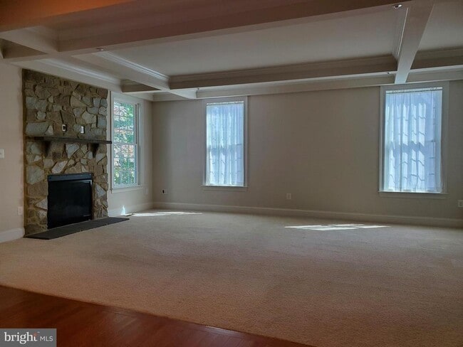 Building Photo - 411 Greenebaum Ln