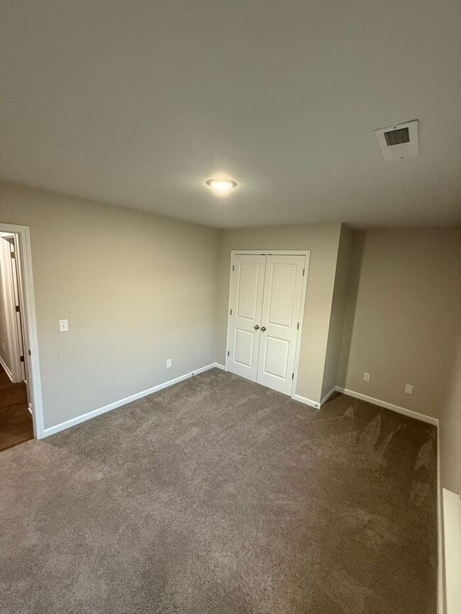 Building Photo - **Charming 3-Bedroom Home in Peaceful Stan...