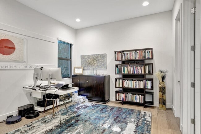 Building Photo - 17113 Aquavera Way