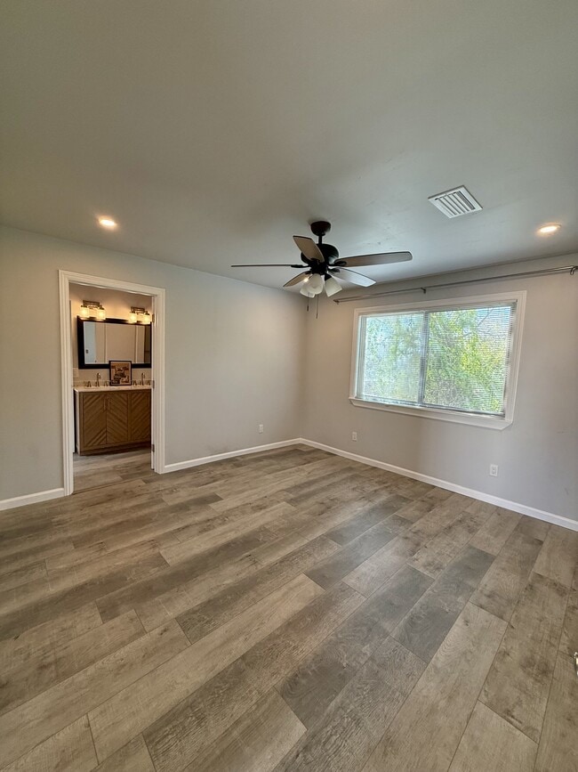 Building Photo - 121 W Branch St