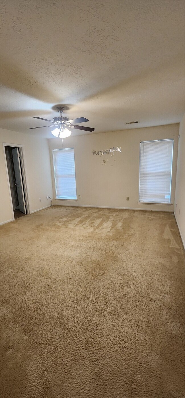 Building Photo - 16807 Sussex Dr