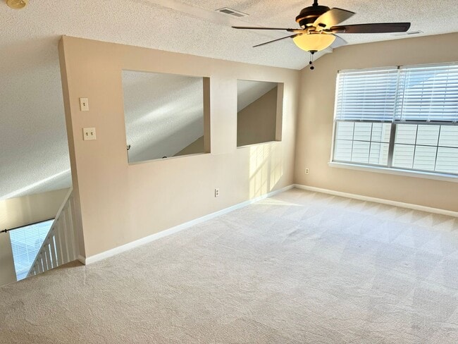 Building Photo - Awesome, 2 story, end unit condo right across from Honey Bee Golf Course in Virginia Beach-