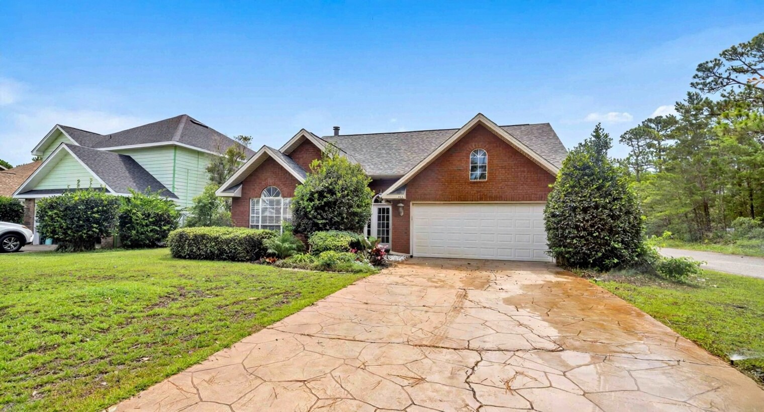 Building Photo - 111 Hidden Lakes Dr