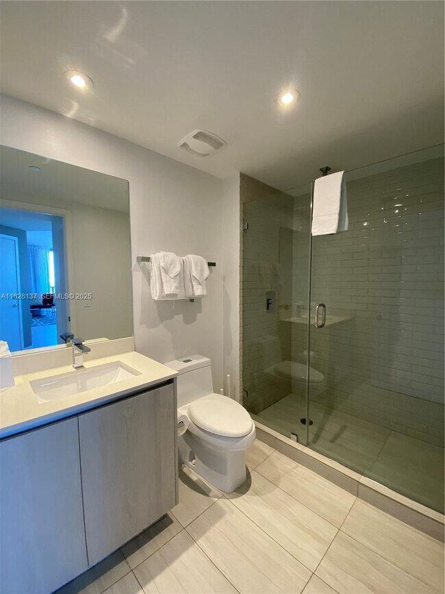 Building Photo - 4010 S Ocean Dr