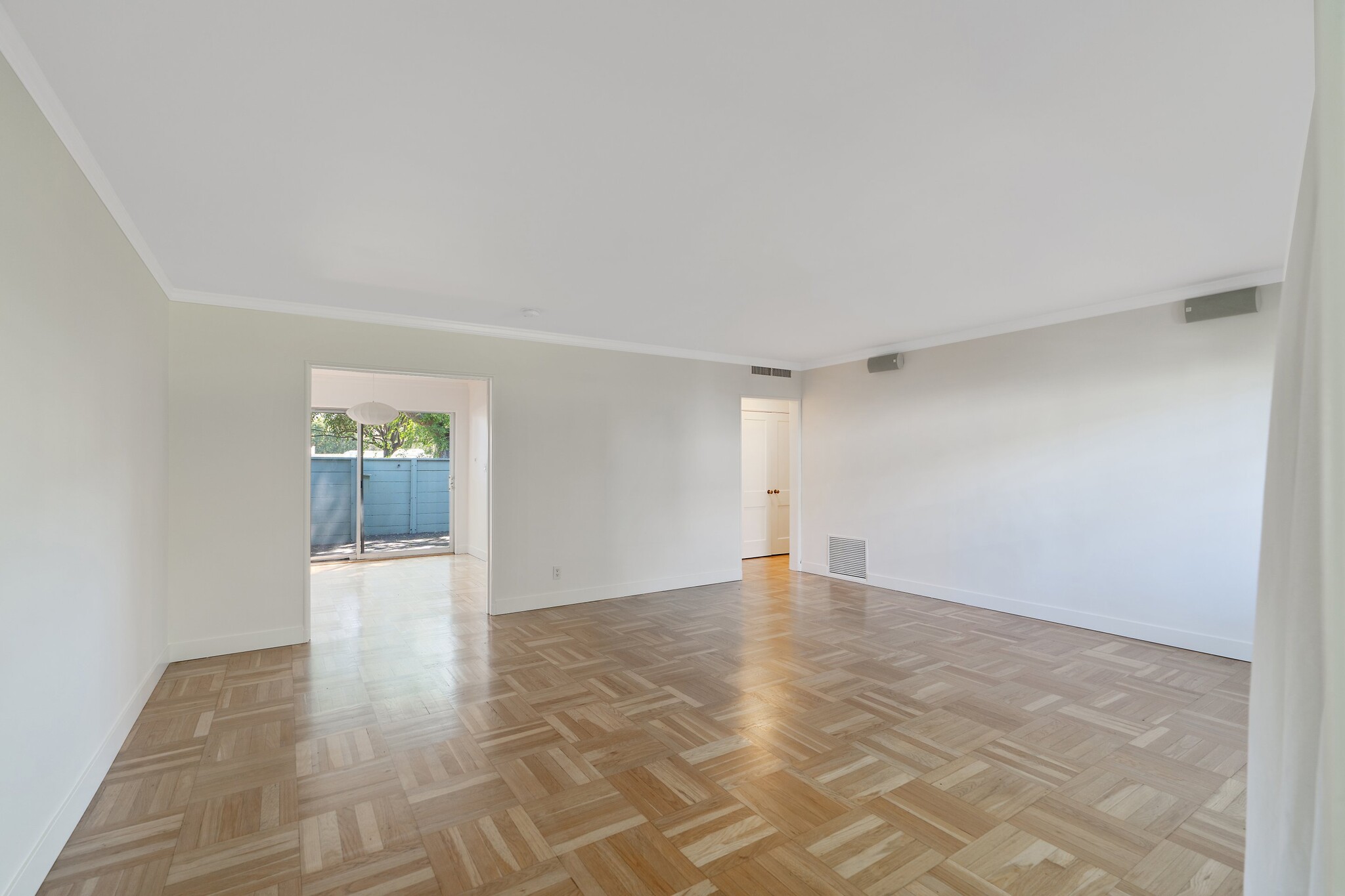 Building Photo - 5146 Village Grn