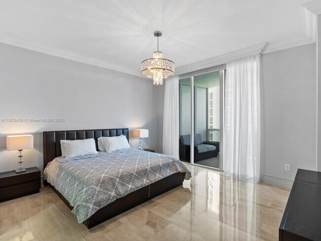 Building Photo - 15901 Collins Ave