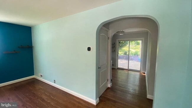 Building Photo - 417 W Maple Rd
