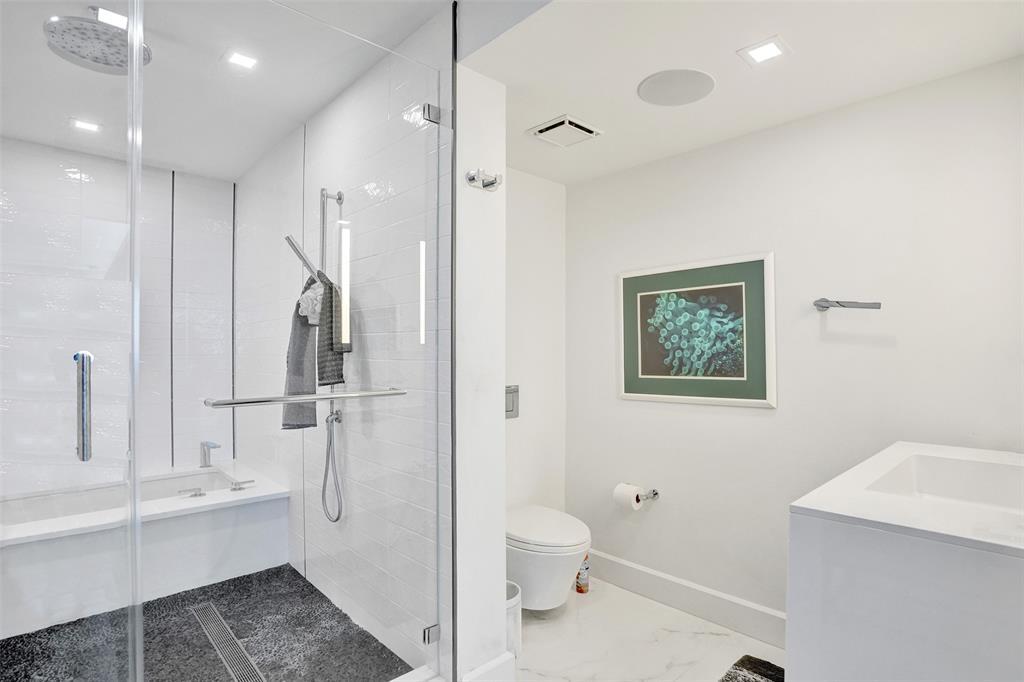Building Photo - 545 S Fort Lauderdale Beach Blvd