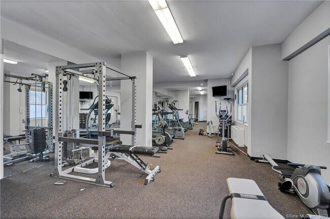 Building Photo - 2625 Park Ave