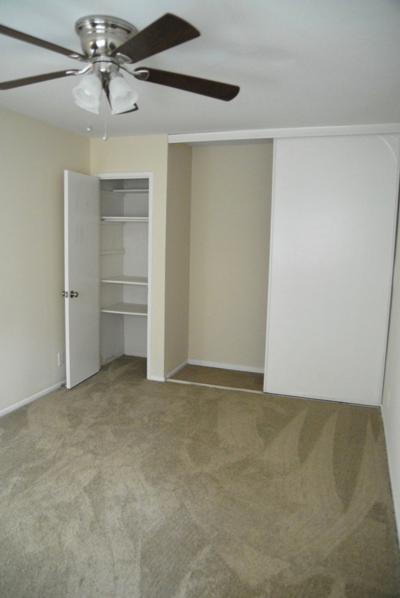 Building Photo - 2438 Glengyle Dr