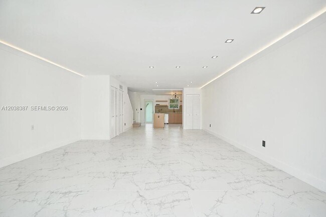 Building Photo - 2129 NE 123rd St
