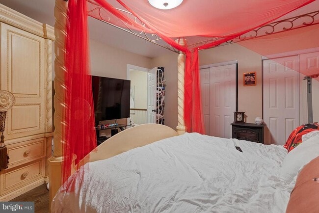 Building Photo - 2874 Tolbut St