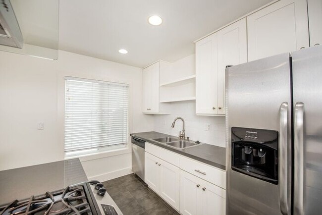 Building Photo - East Side Gem