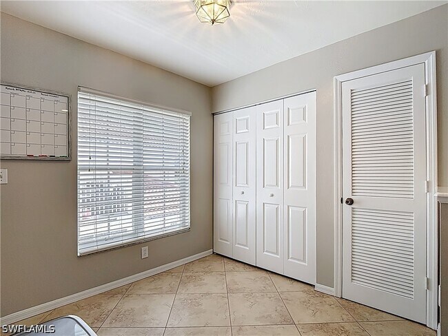 Building Photo - 4970 Deerfield Way