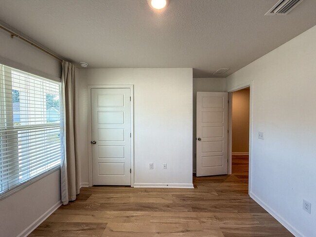 Building Photo - Updated 4 Bedroom 2 Bath Rental Near Navy Federal - Lawn Care Included!