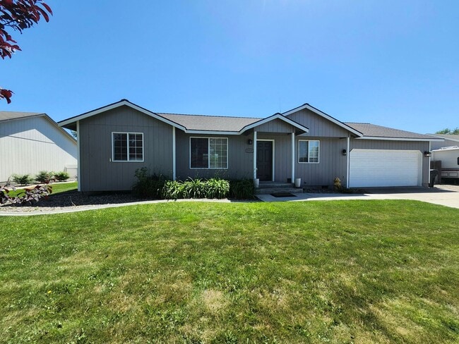 Building Photo - Beautiful Pasco Home w/Peaceful Backyard