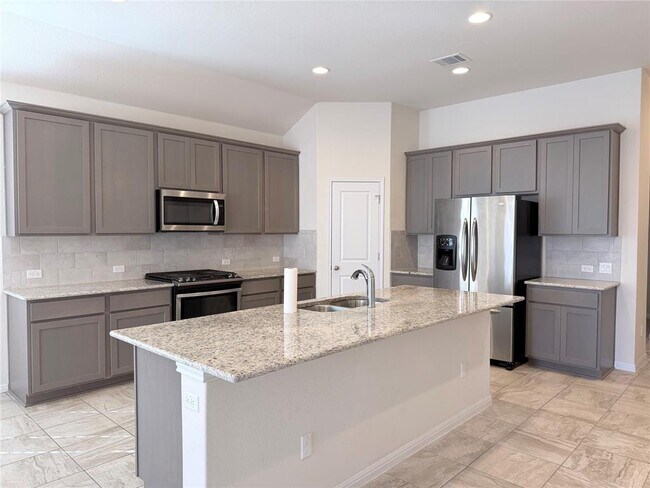 Building Photo - 605 Elm Green St