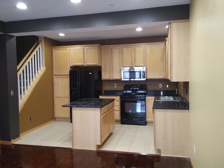 Building Photo - 7618 Parkridge Way