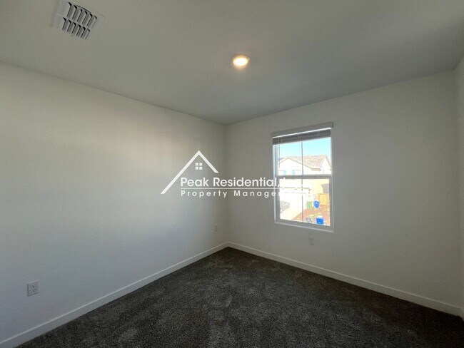 Building Photo - Brand New 4bd/2.5a Elk Grove Home-Must See!