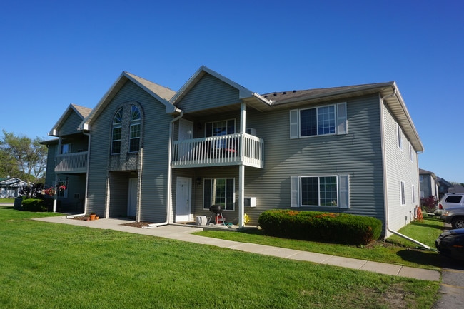 Primary Photo - Maplewood Apartments