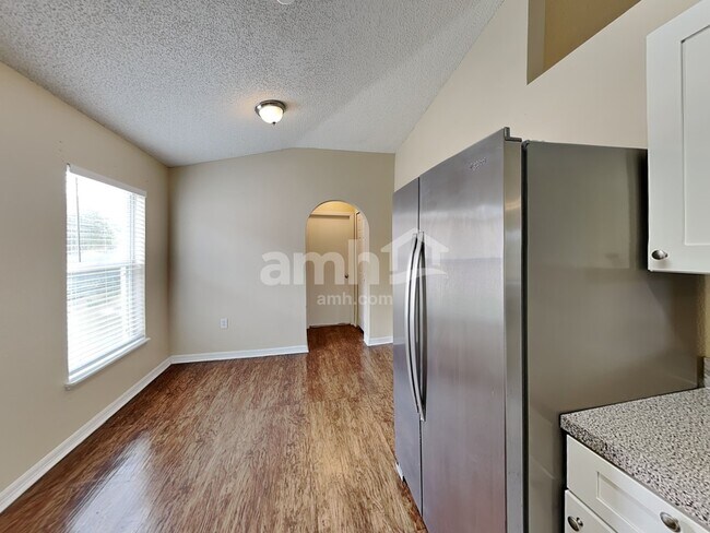 Building Photo - 6817 Westlake Blvd