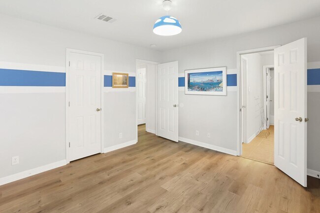 Building Photo - 4 Bedroom/3.5 Bath Rogers Ranch Subdivision