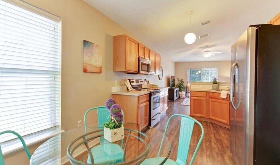 Building Photo - 90 Reeding Ridge Dr E