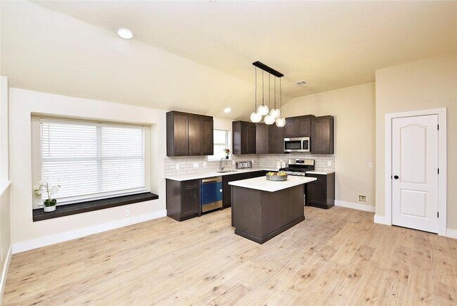 Building Photo - 7715 Butler Lakes Ct